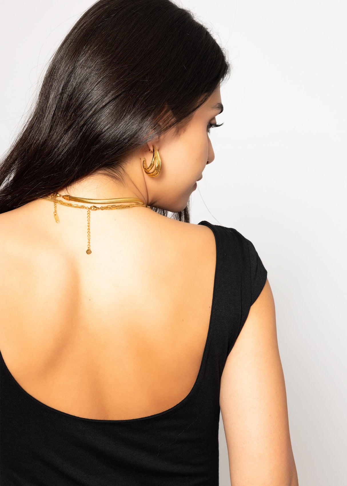 T-shirt with low back neckline - black