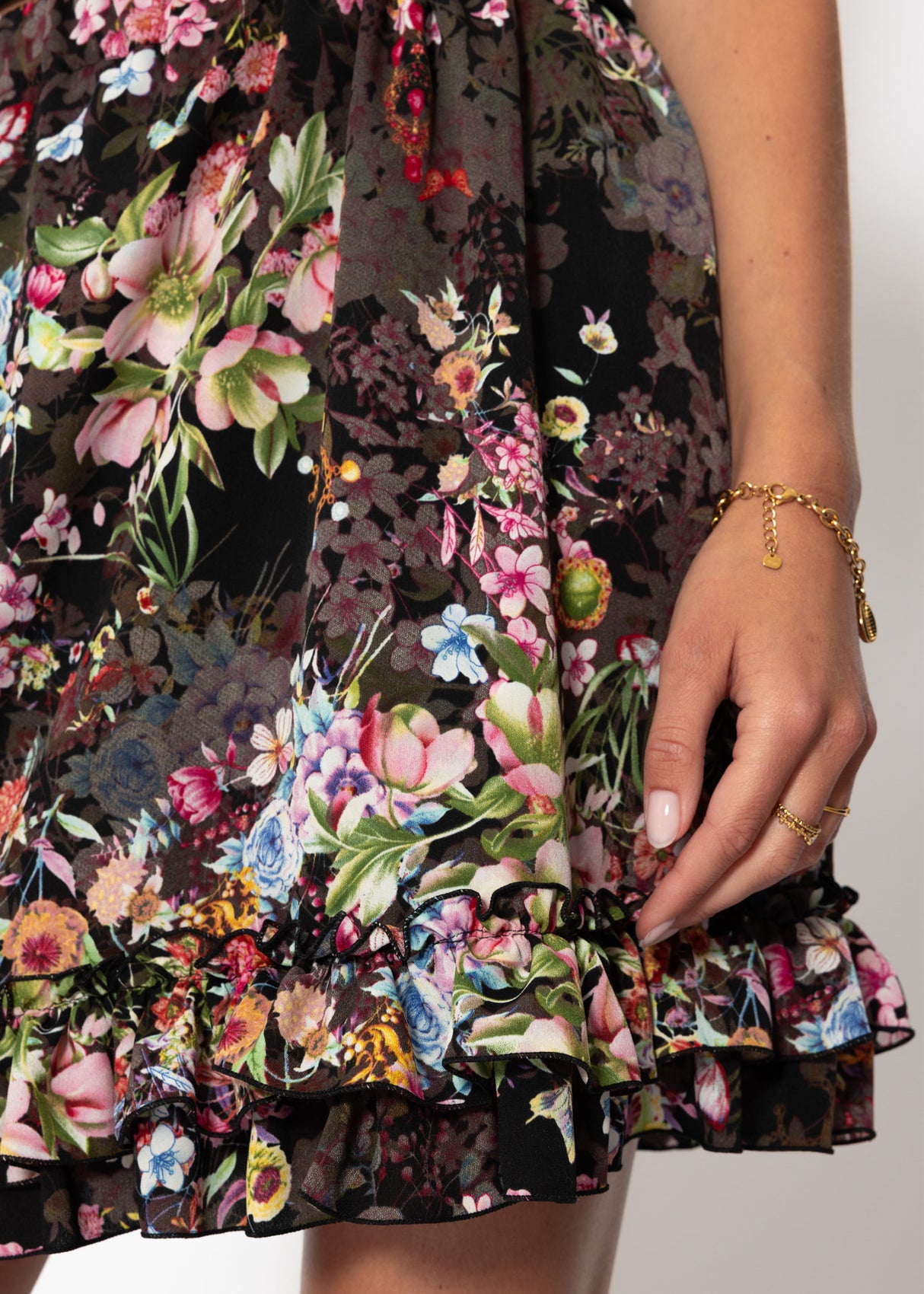 Volants-Rock mit Rüschen und Blümchen-Print - schwarz