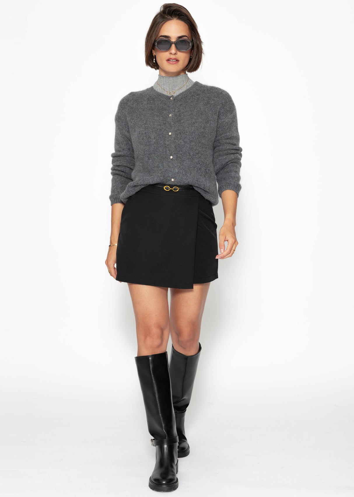 Weicher Strickcardigan mit Zierknöpfen - grau