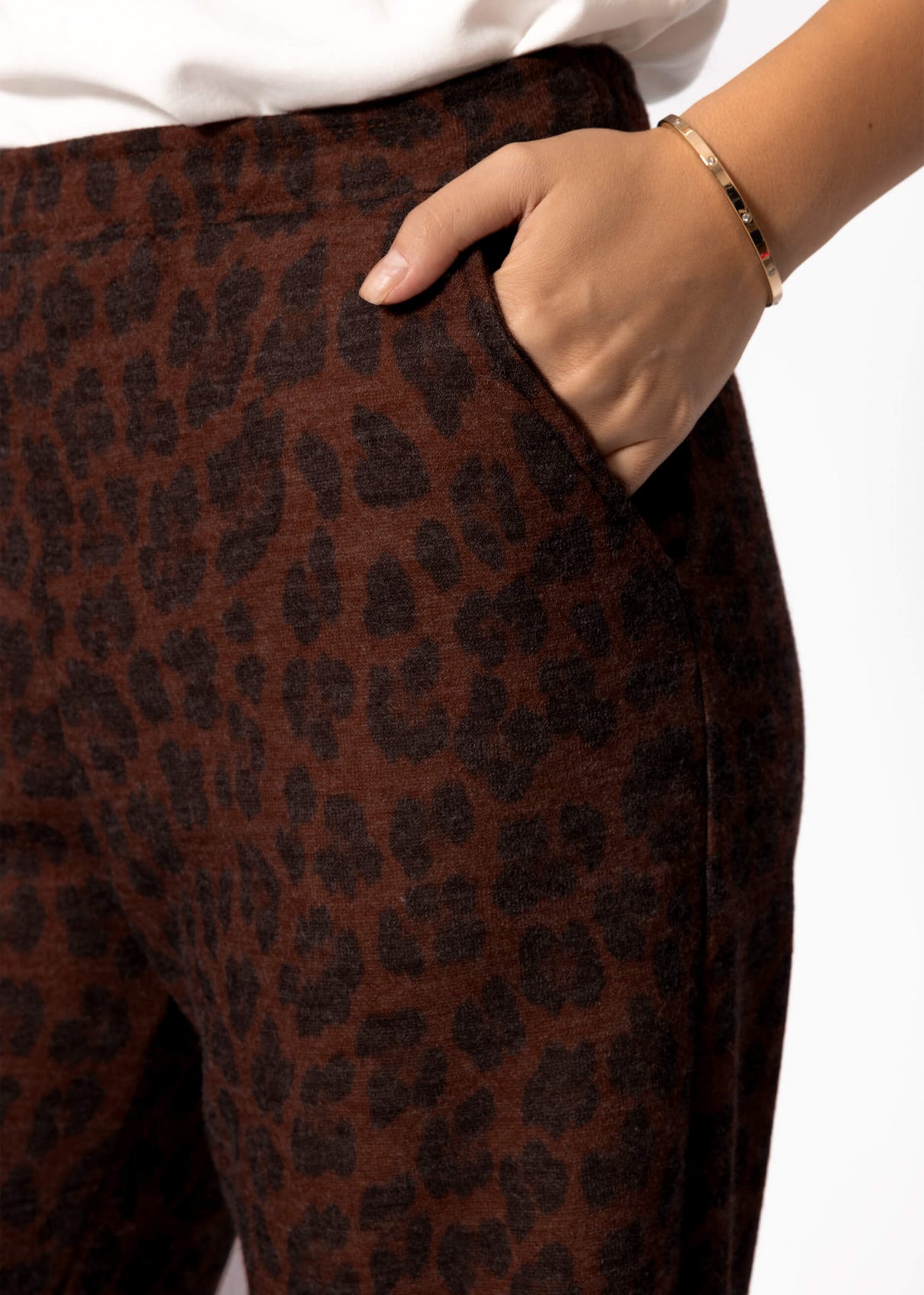 Wide trousers with Leo print - brown