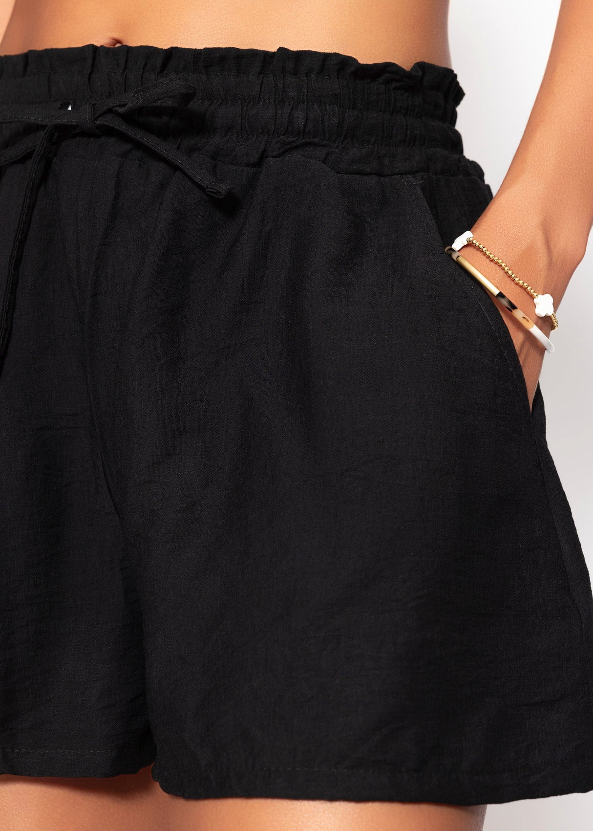 Weite Shorts mit Kordelzug - schwarz