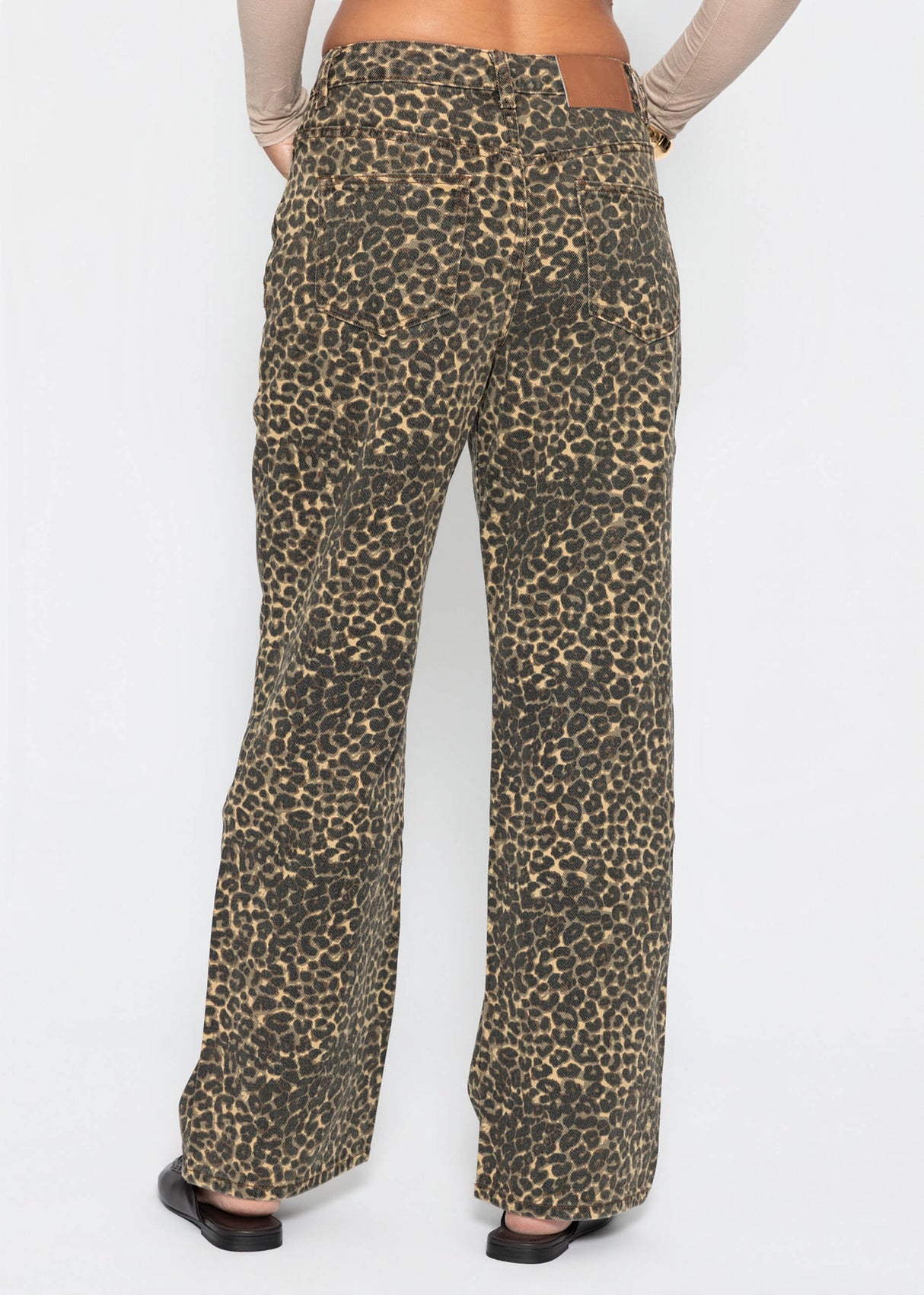 Wide Leg Jeans mit hohem Bund in Leo-Print - braun