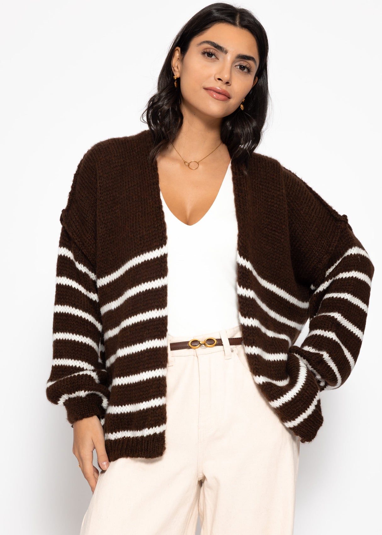 Gestreifter Cardigan mit Außennähten - dunkelbraun