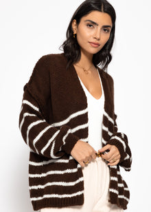 Gestreifter Cardigan mit Außennähten - dunkelbraun