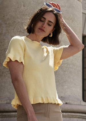 Kurzarm-Pullover mit Volants - buttergelb
