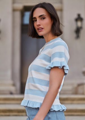Striped short-sleeved sweater with flounces - blue-off-white