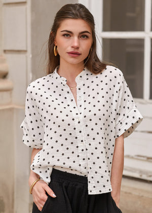 Kurzarm Musselin Bluse mit Punkten - weiß