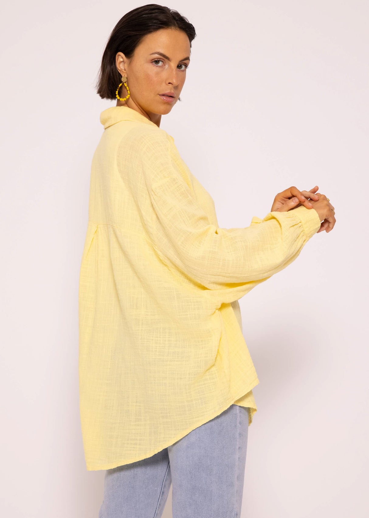 Oversize Bluse, kurz, mit Leinenstruktur, hellgelb