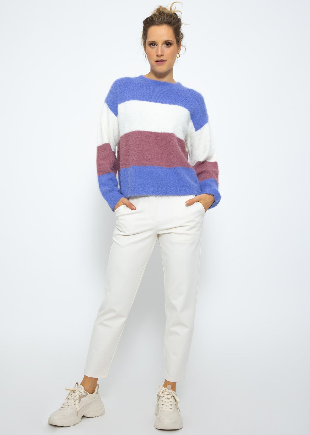 Flauschiger Pullover mit Blockstreifen - lila-offwhite-mauve