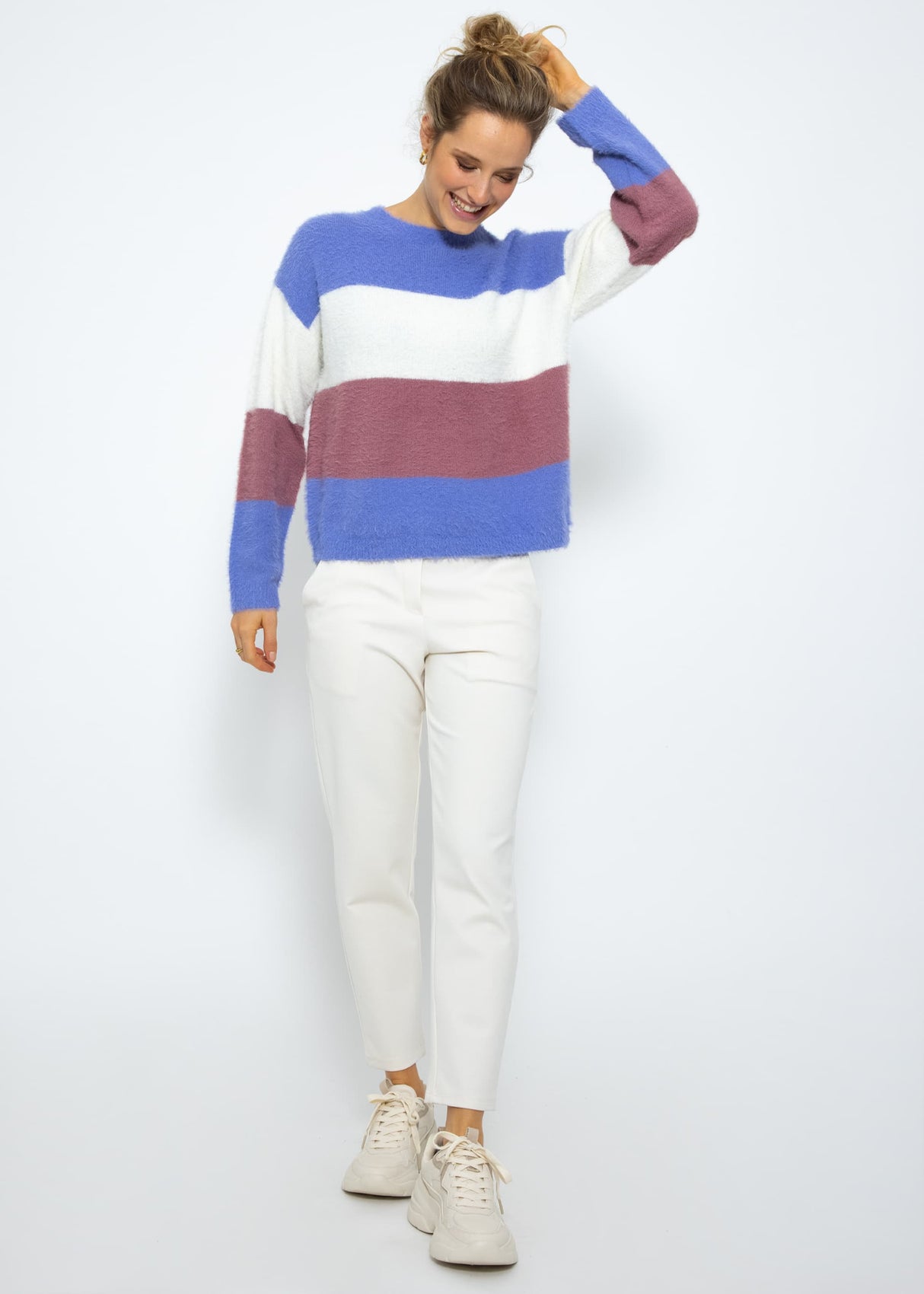 Flauschiger Pullover mit Blockstreifen - lila-offwhite-mauve