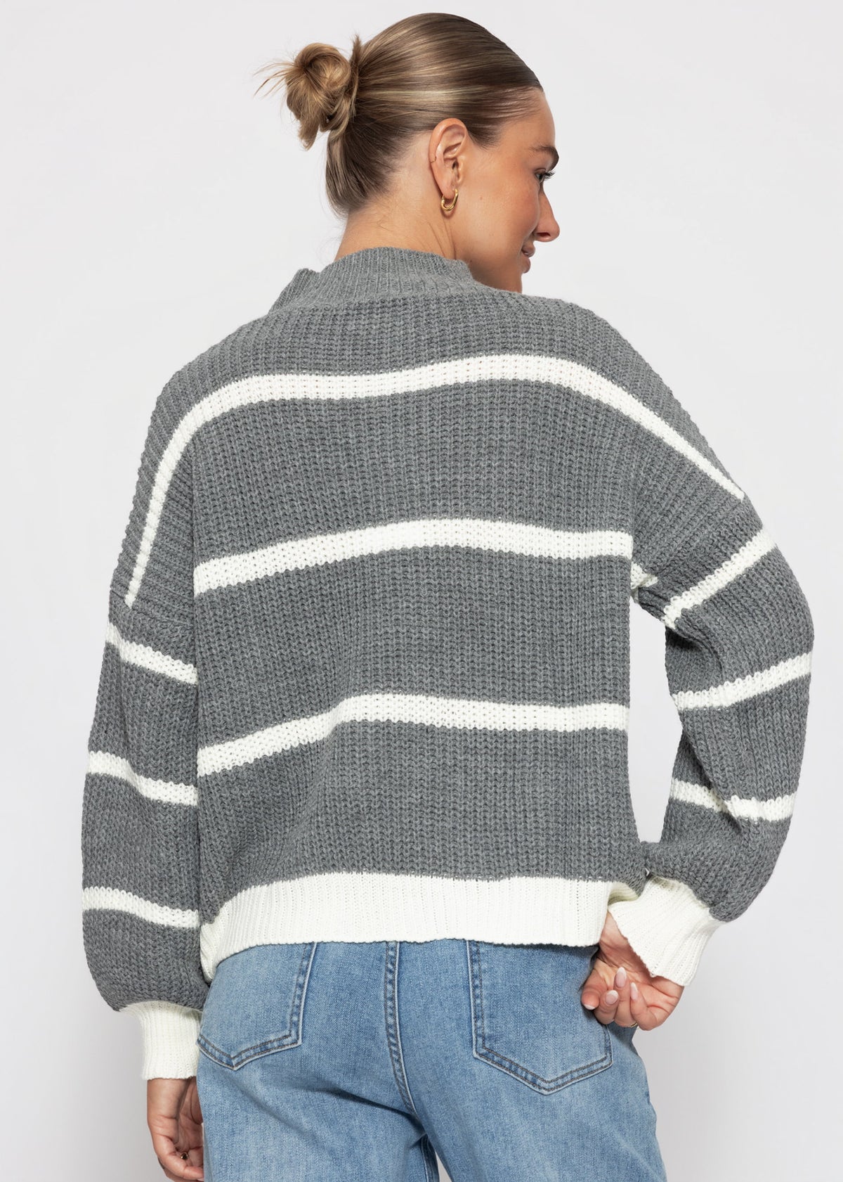 Gestreifter Turtleneck-Pullover - grau-offwhite