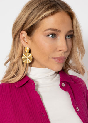 Circle earrings with structure - gold