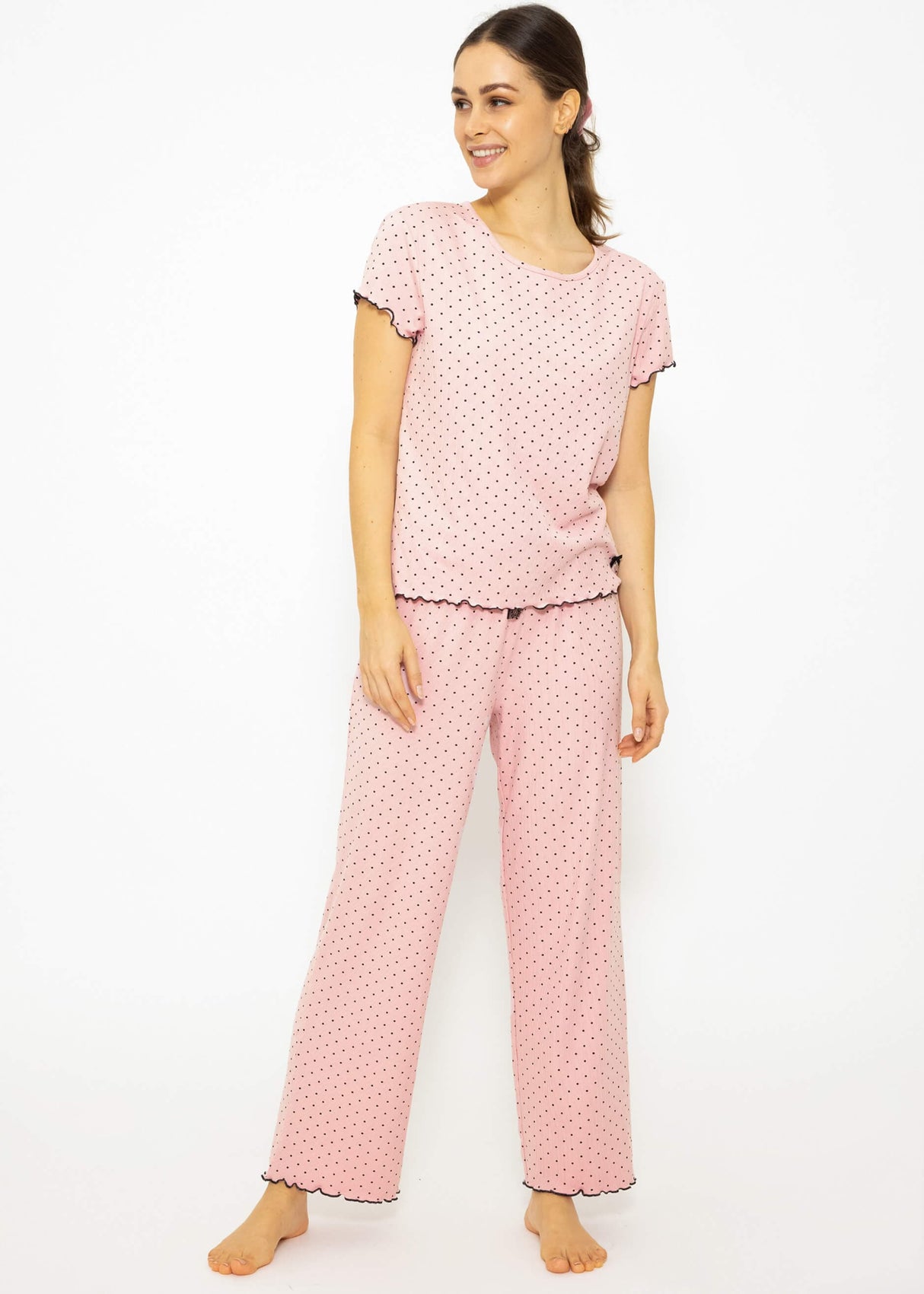 Short-sleeved nightshirt with dots - pink