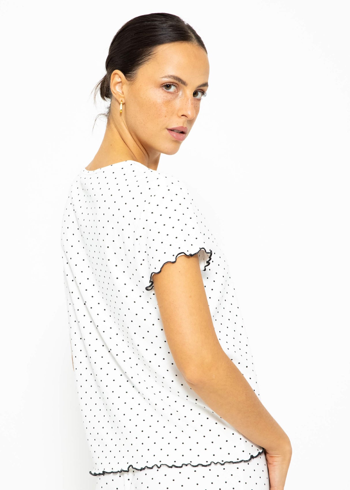 Short-sleeved nightshirt with dots - white