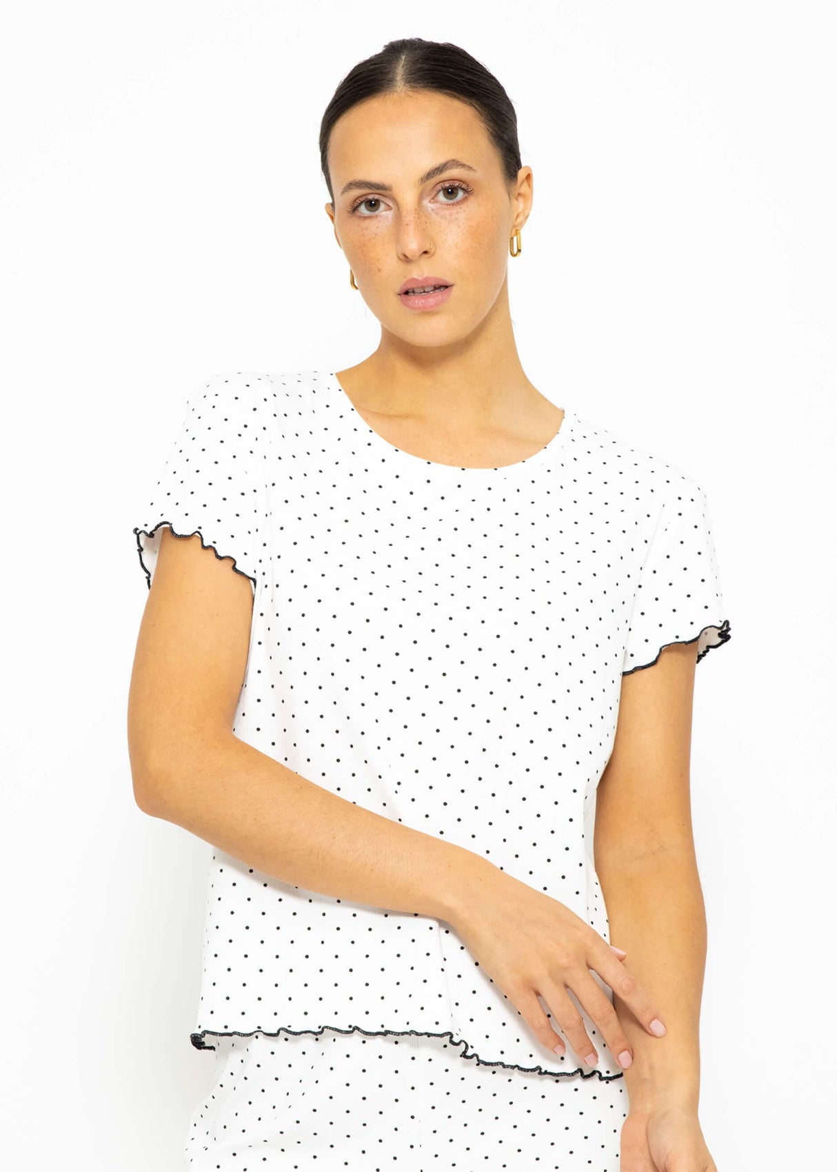 Short-sleeved nightshirt with dots - white