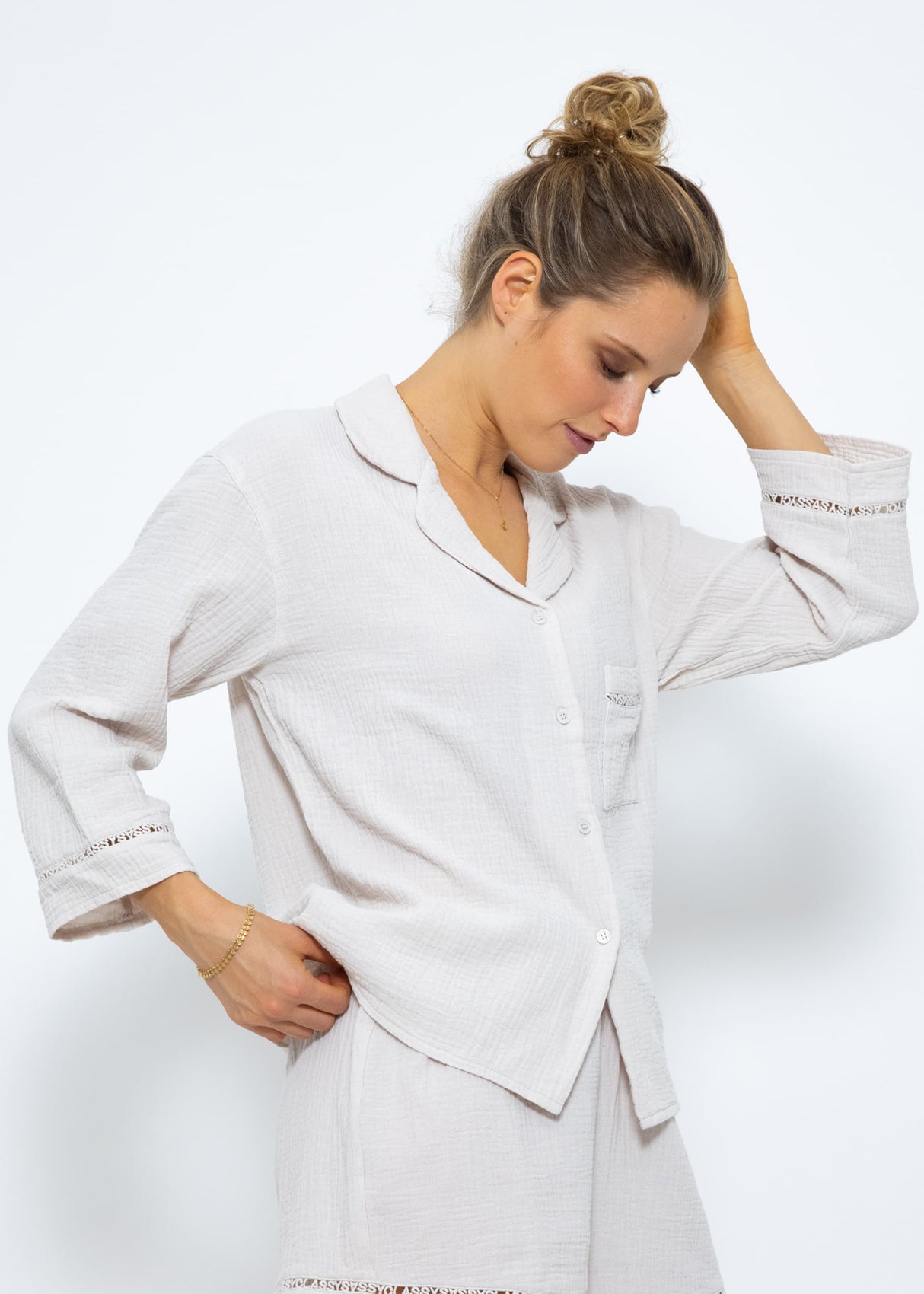 Musselin Pyjamabluse mit Spitzenborte - hellbeige