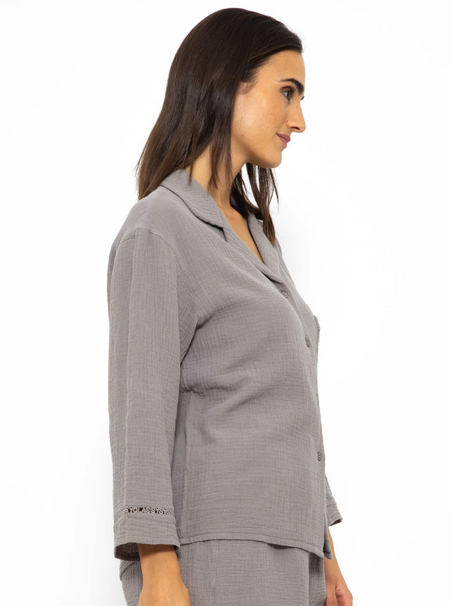 Musselin Pyjamabluse mit Spitzenborte - taupe