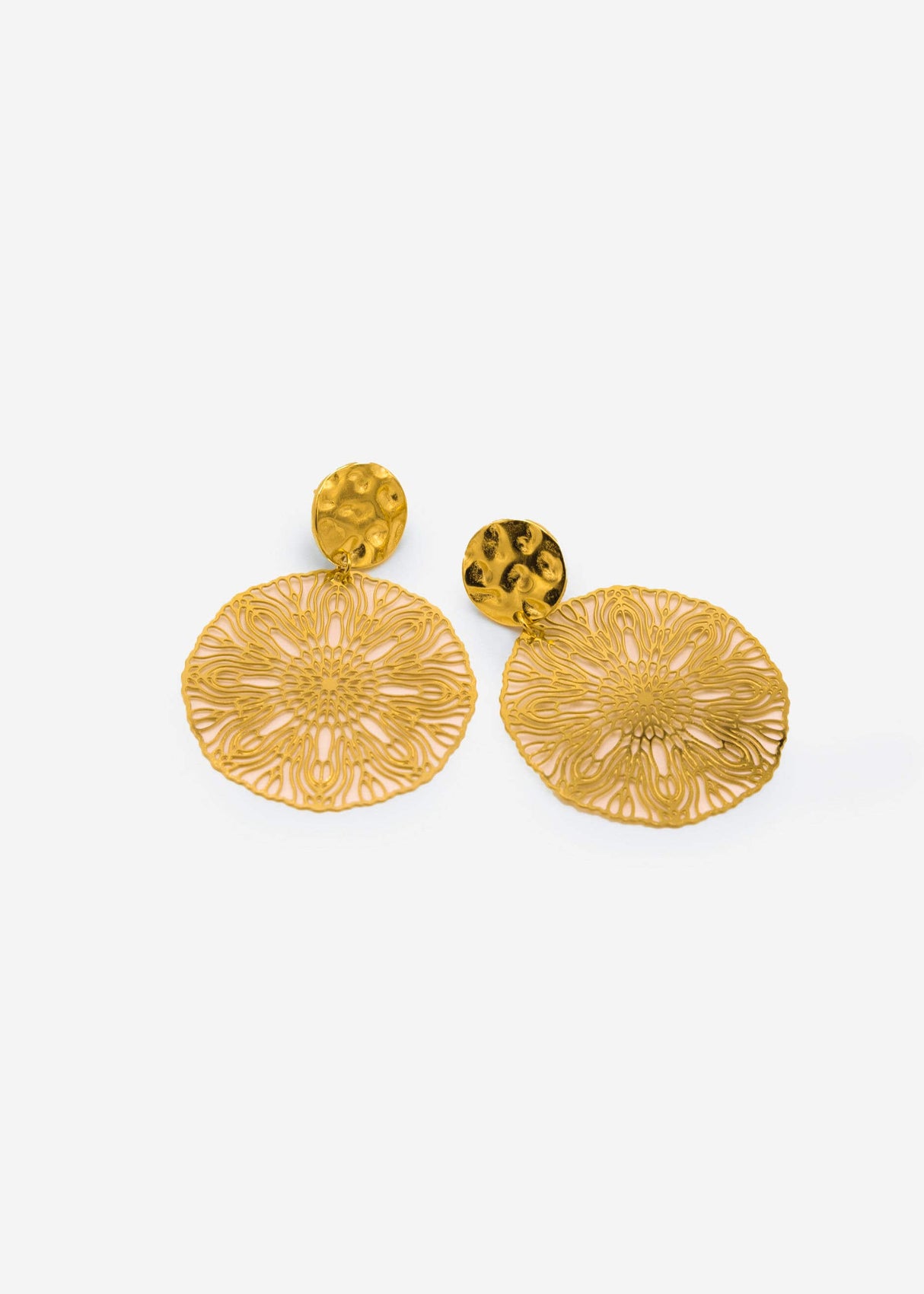 Ohrstecker mit filigranem Anhänger - gold