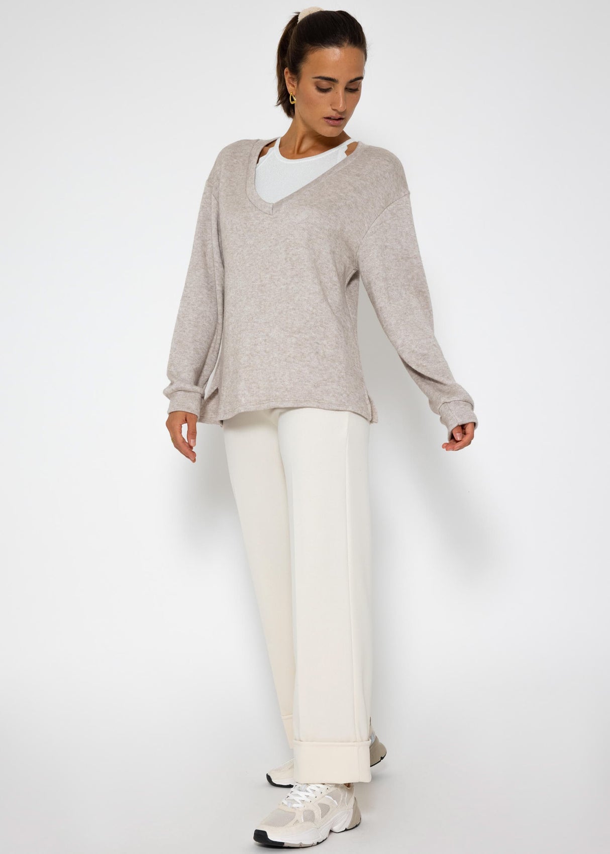Oversize soft Sweater mit tiefem V-Ausschnitt - taupe