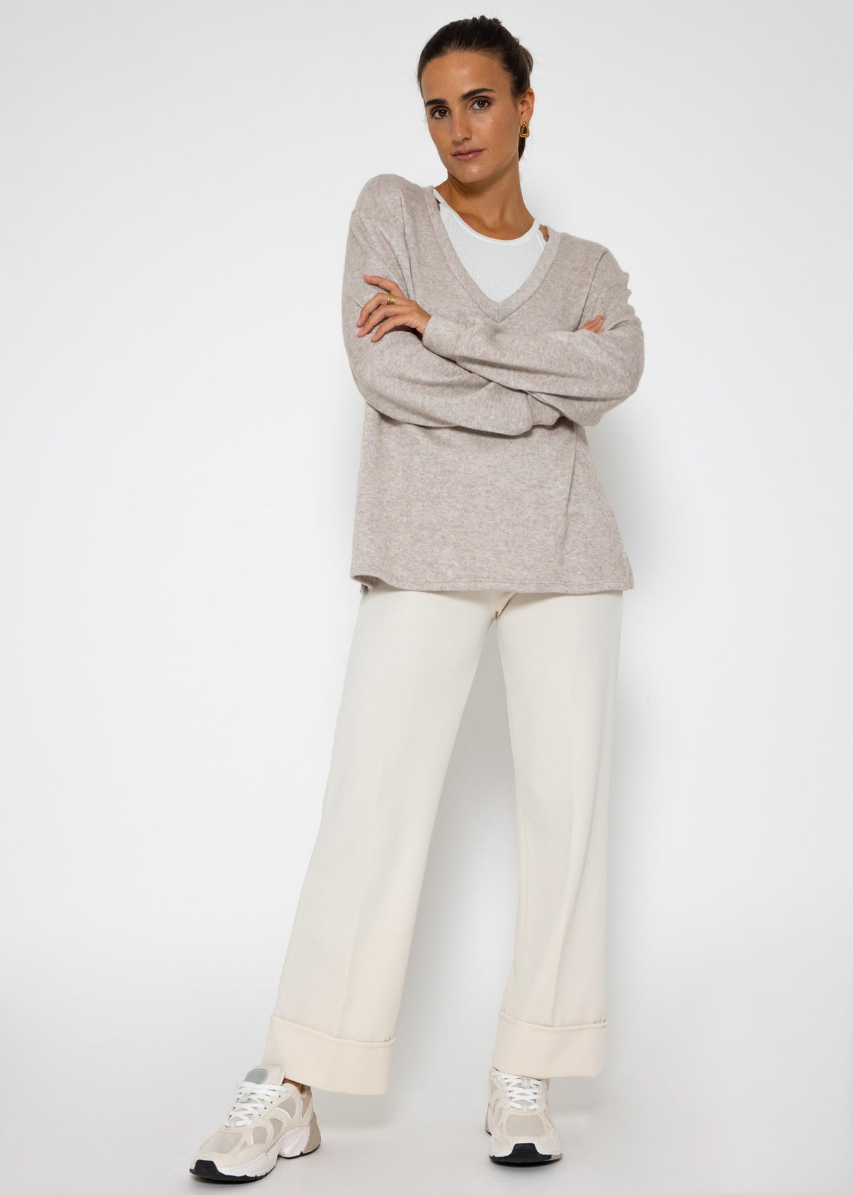 Oversize soft Sweater mit tiefem V-Ausschnitt - taupe