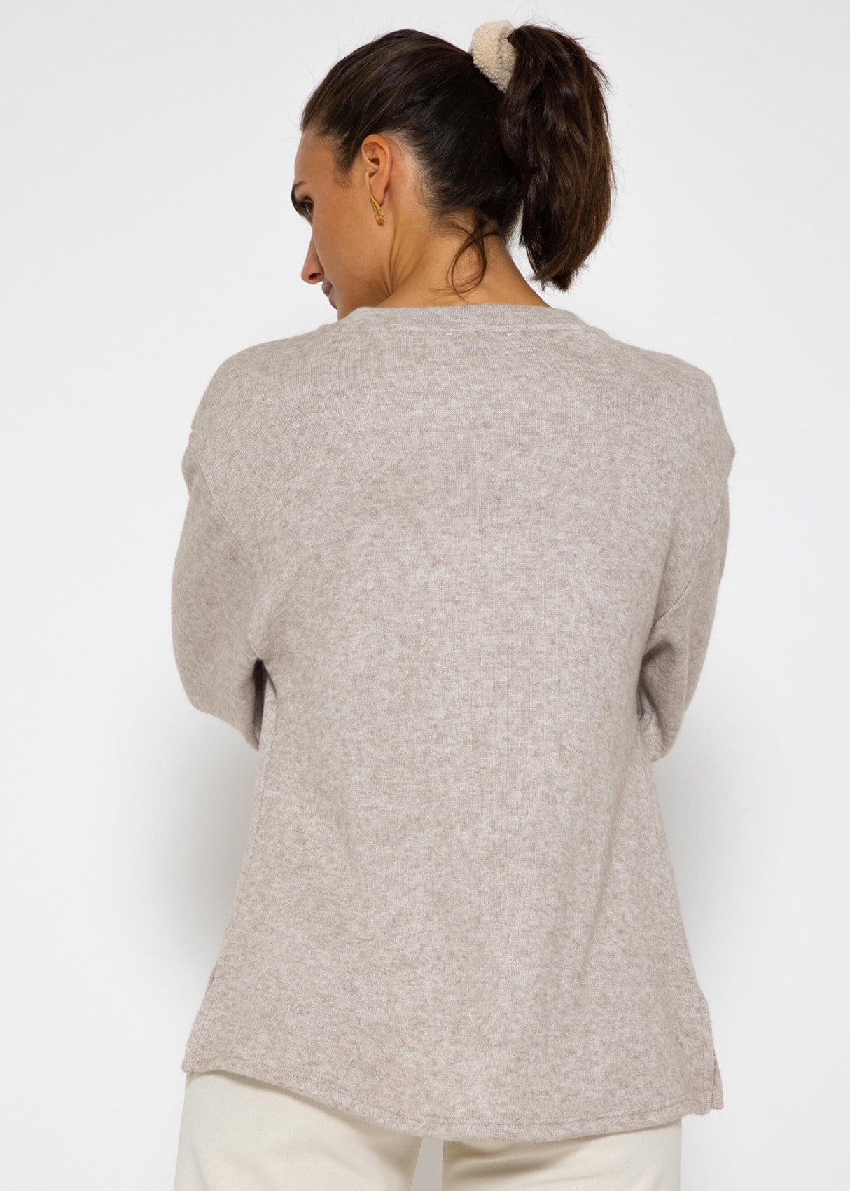 Oversize soft Sweater mit tiefem V-Ausschnitt - taupe