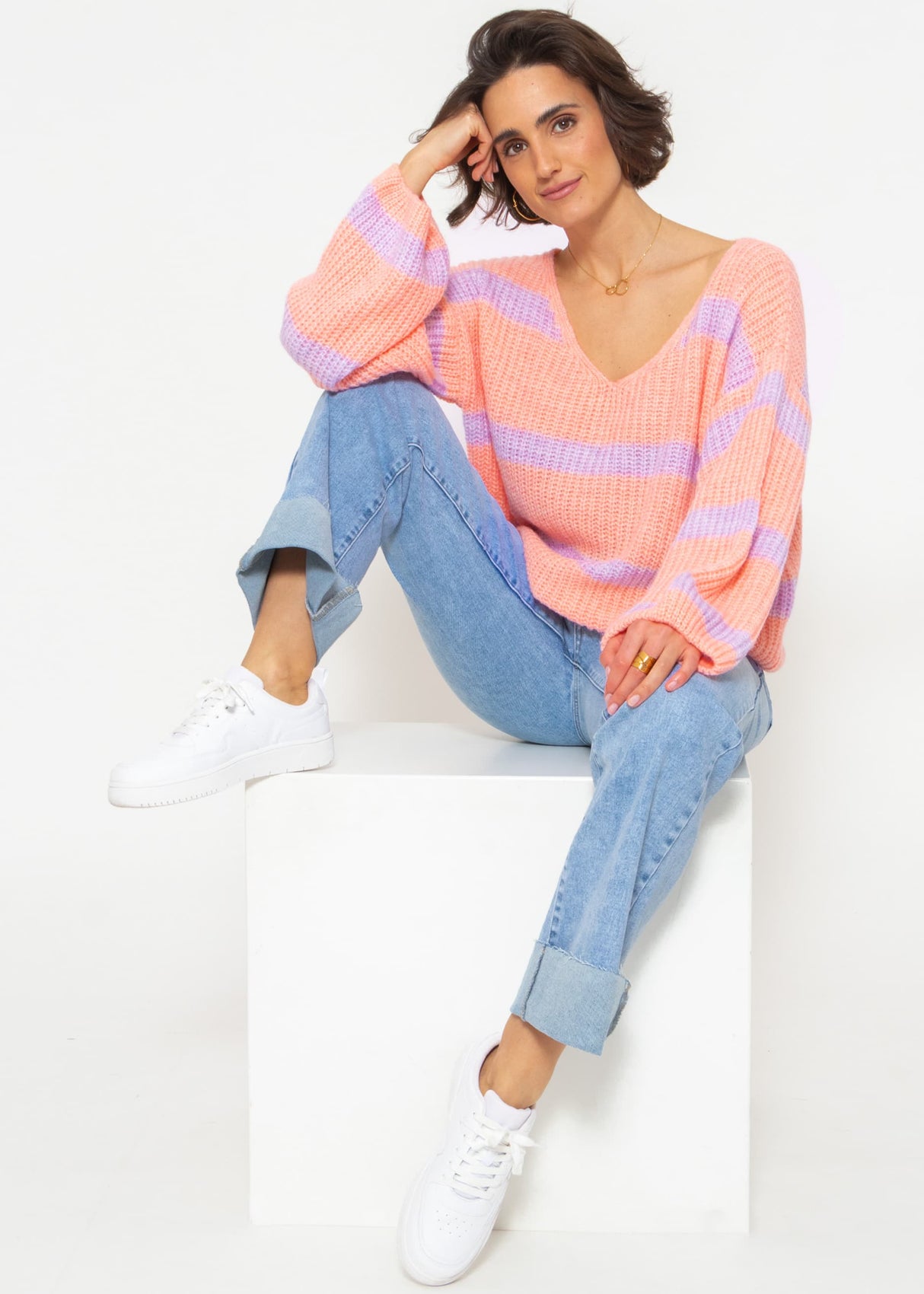 Pullover mit Streifen und V-Ausschnitt - peach-flieder