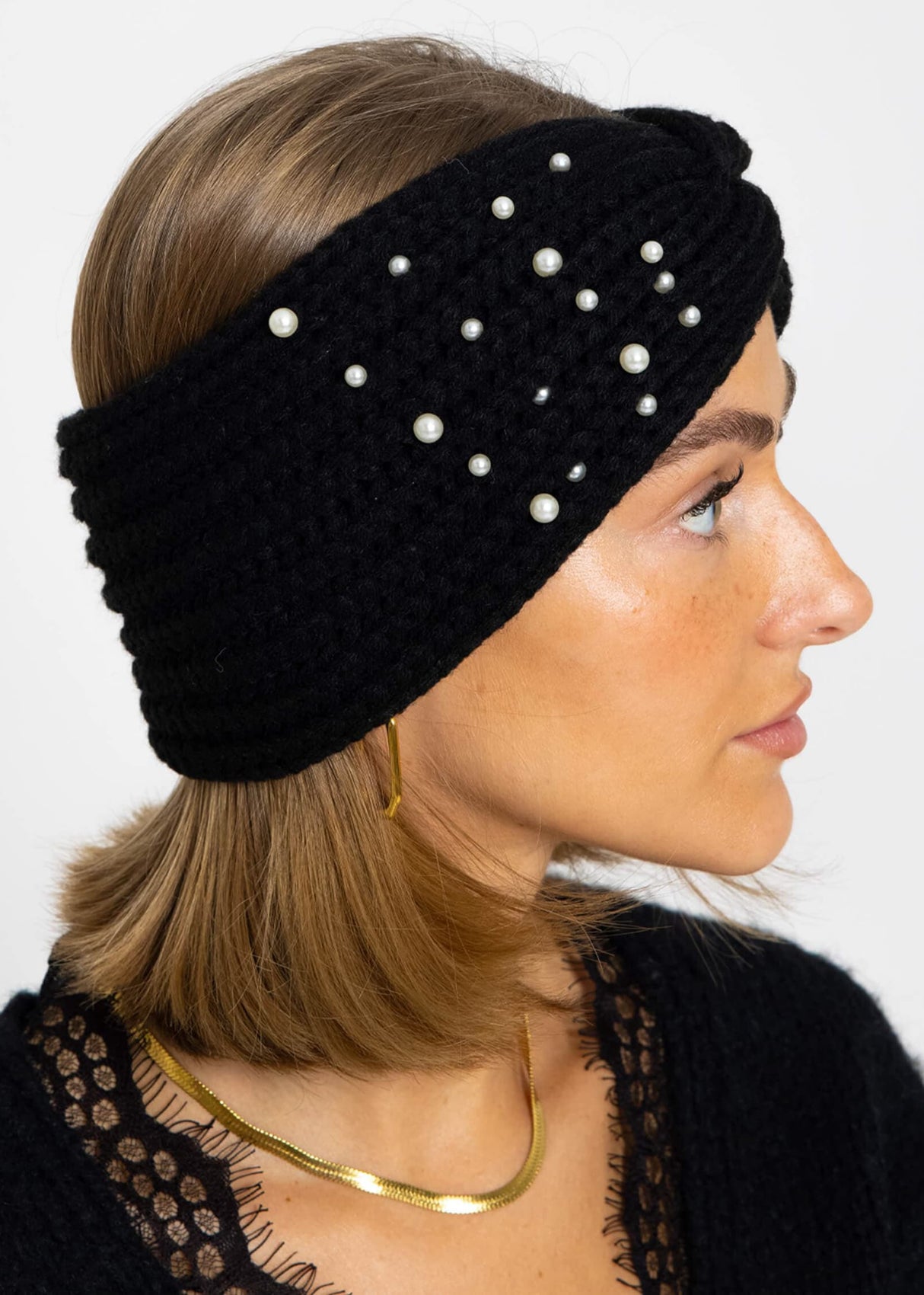 Knitted headband with pearls - black