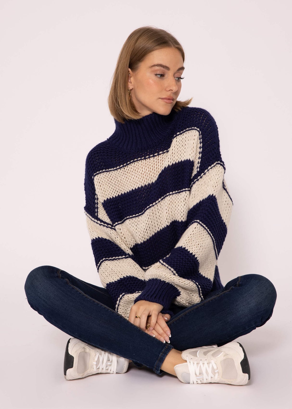 Rollkragenpullover mit Streifen - dunkelblau-beige