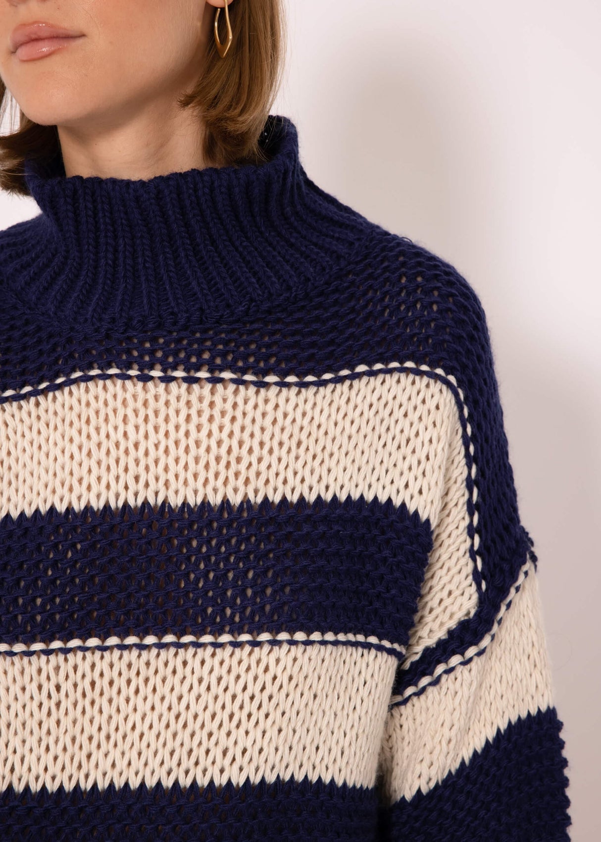 Rollkragenpullover mit Streifen - dunkelblau-beige