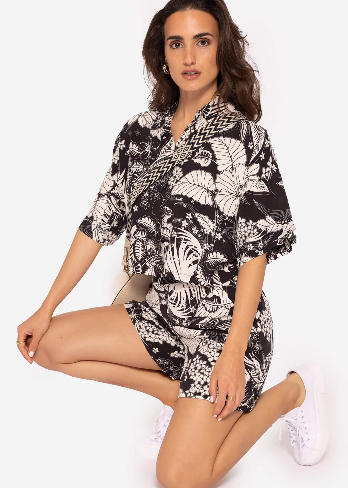 Shorts mit Print - schwarz