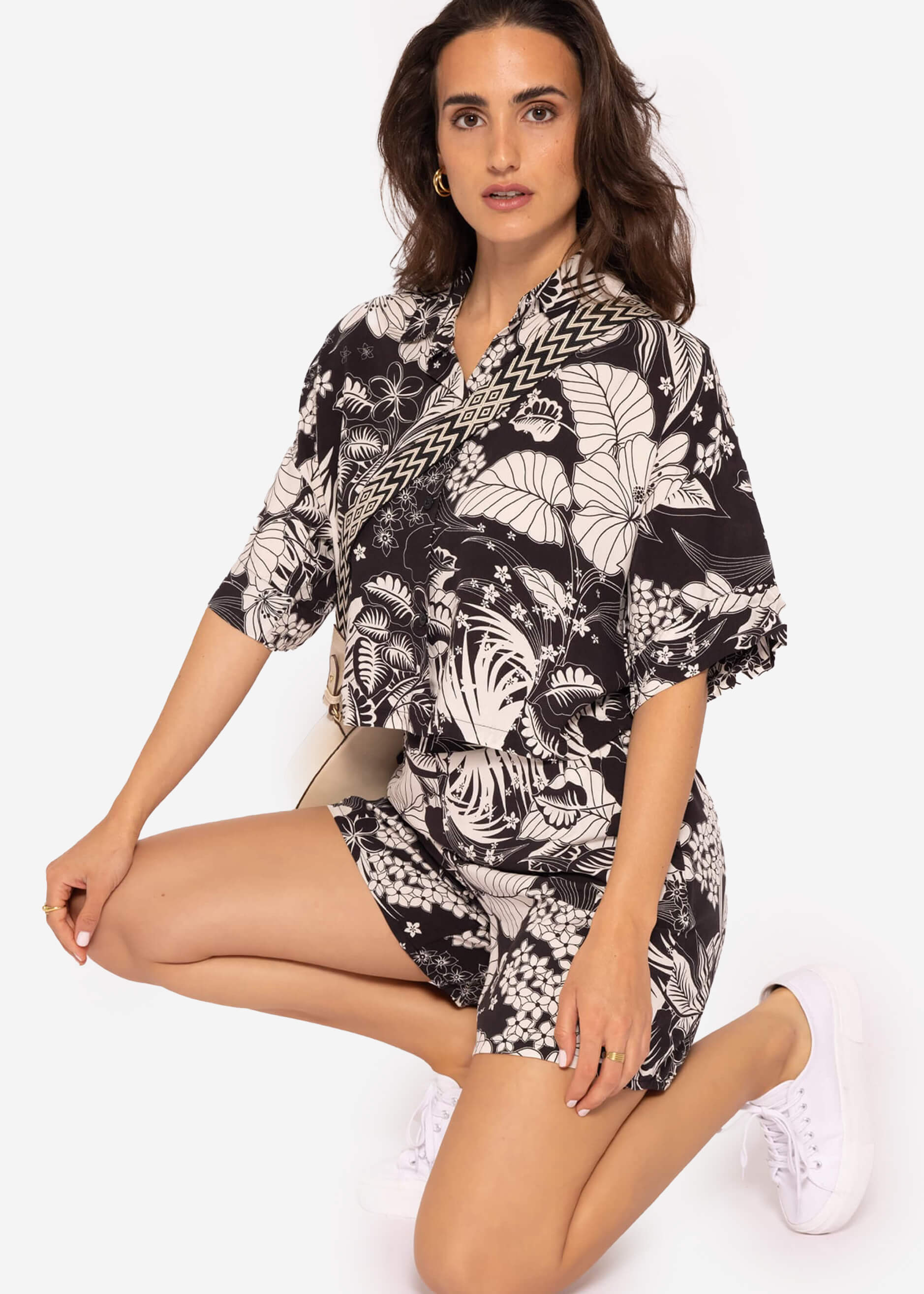 Shorts mit Print - schwarz