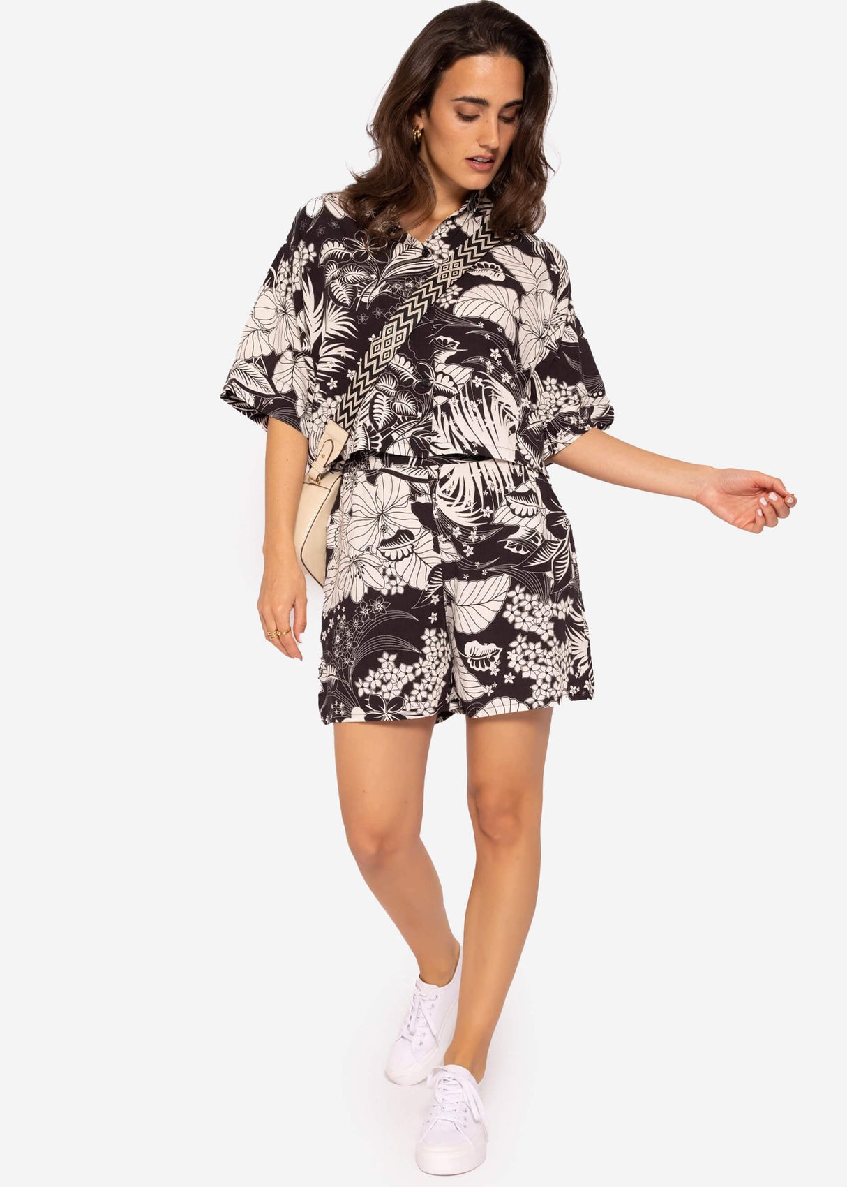 Shorts mit Print - schwarz