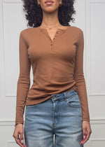 Ribbed long-sleeved shirt with button placket - brown