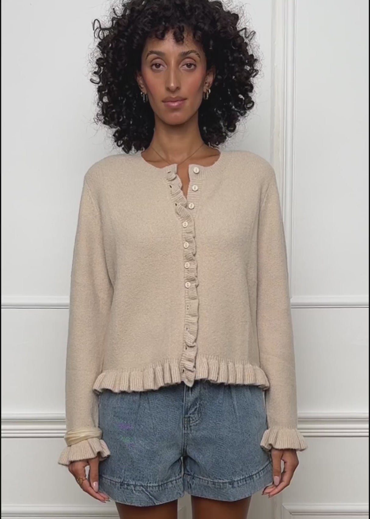Cardigan with ruffles - beige