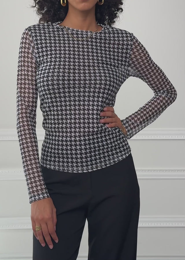 Mesh Langarmshirt mit Hahnentrittmuster - schwarz von SASSYCLASSY