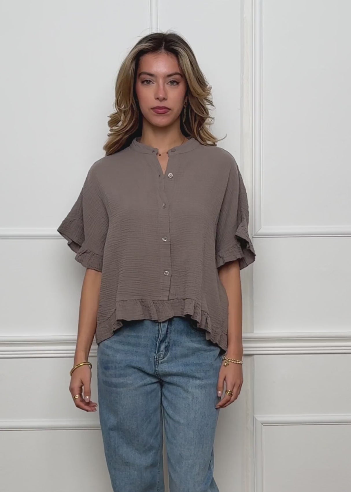 Musselin Bluse mit Rüschensaum - taupe