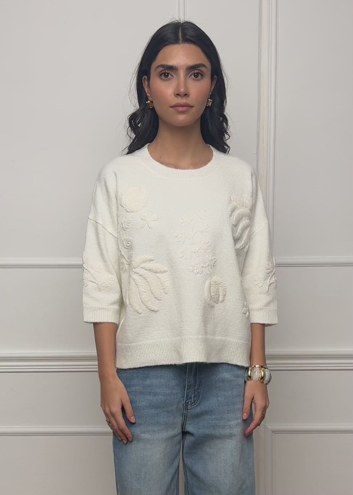 Sweater with floral embroidery - off-white by SASSYCLASSY