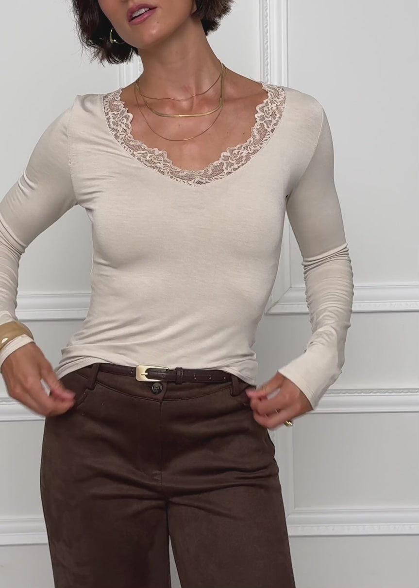 Langarmshirt mit Spitzenausschnitt - hellbeige