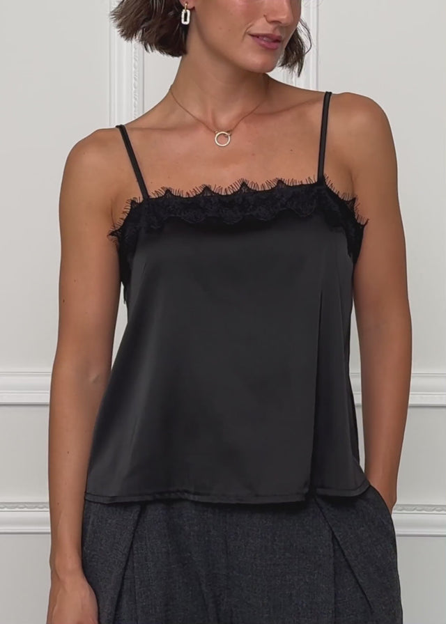 Satin Top mit Spitze - schwarz von SASSYCLASSY