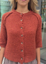 Short-sleeve cardigan with outside seams - rust red