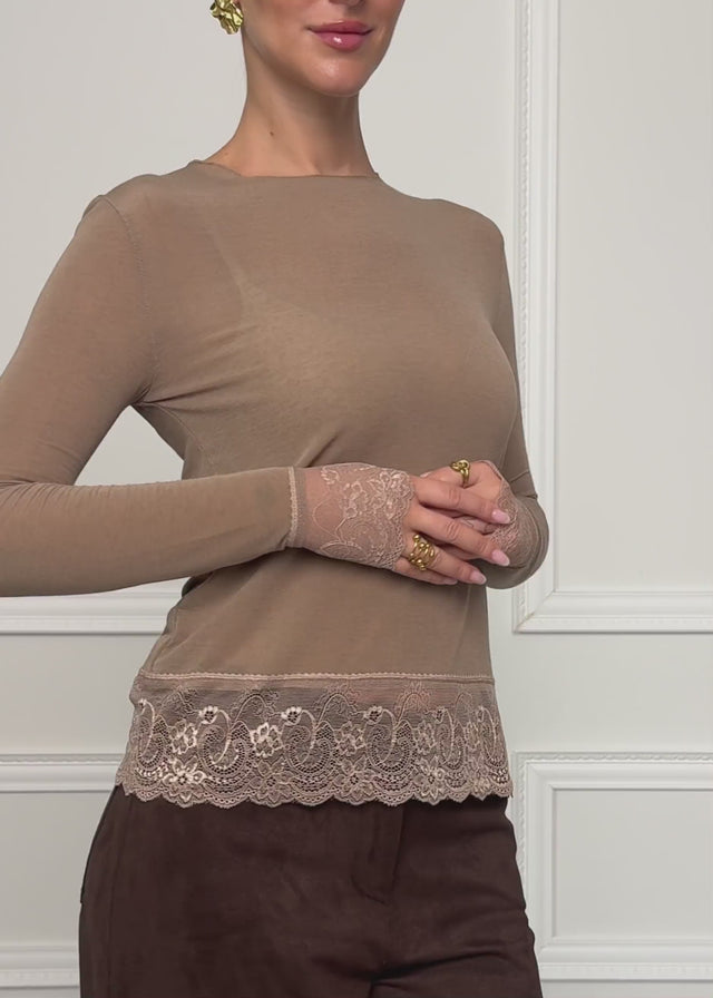 Langarmshirt mit Spitzenborte und Kaschmiranteil - taupe von SASSYCLASSY