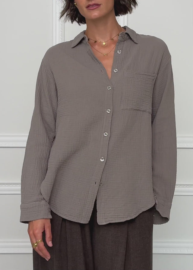 Musselin Hemdbluse - taupe von SASSYCLASSY