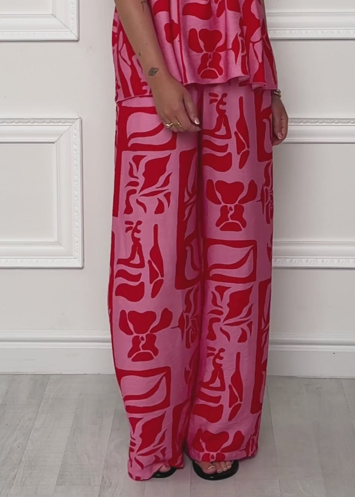 Viskose Schlupfhose mit Kunstprint - pink-rot von SASSYCLASSY