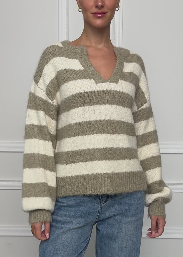 Gestreifter Pullover mit Blende - taupe-offwhite von SASSYCLASSY