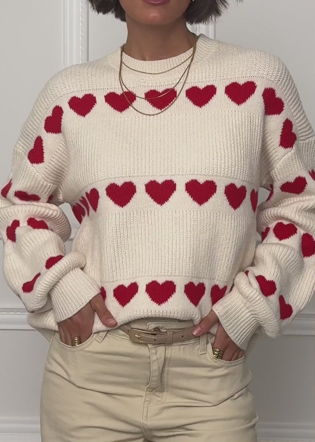 Oversize Pullover mit roten Herzen - offwhite