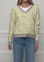 Knit jumper with leopard print - beige-yellow