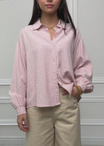 Oversized blouse with a check pattern - pink