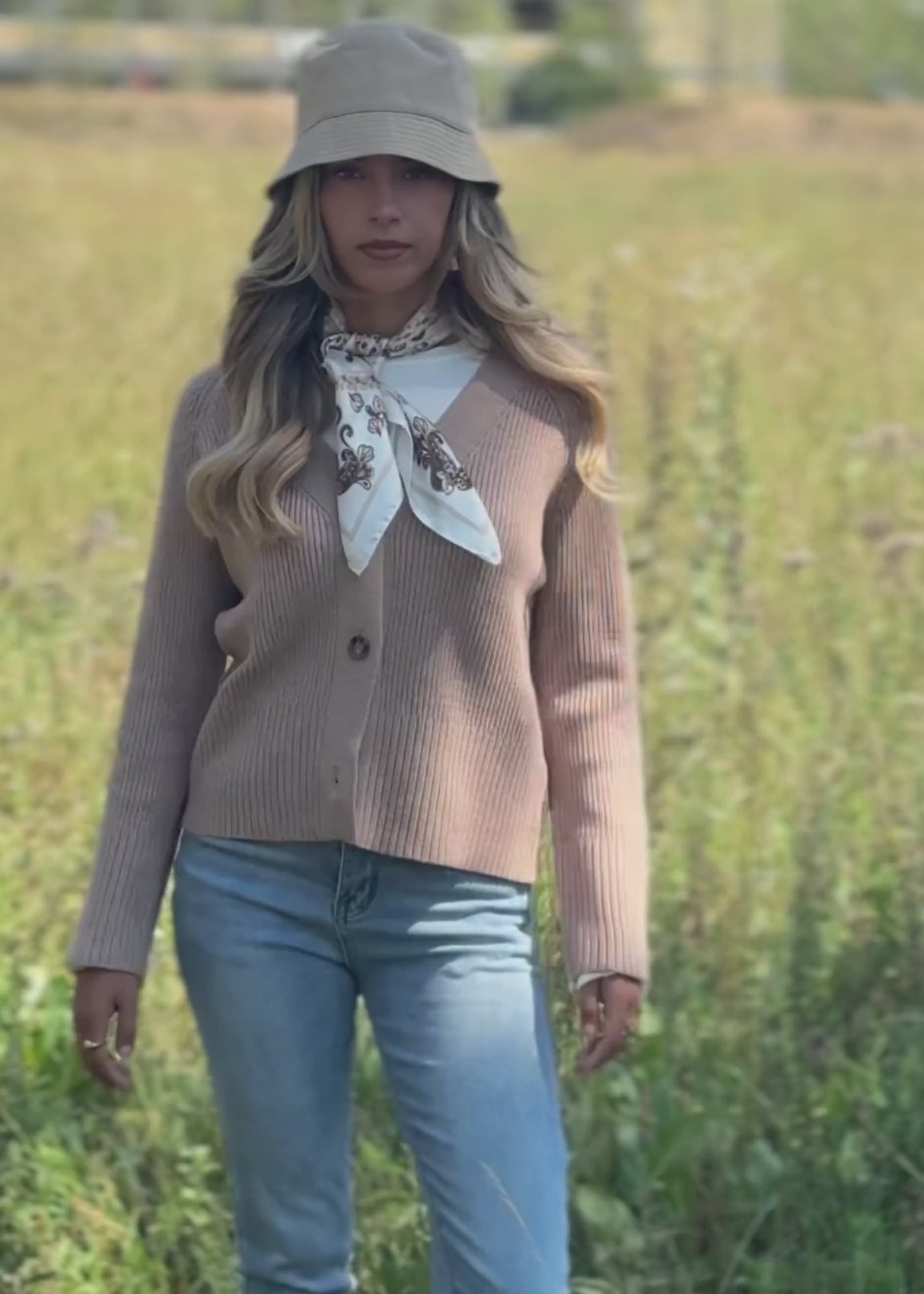 Cardigan in gerippter Struktur - taupe by SASSYCLASSY