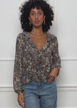 Leichte Bluse mit Rüschen - beige