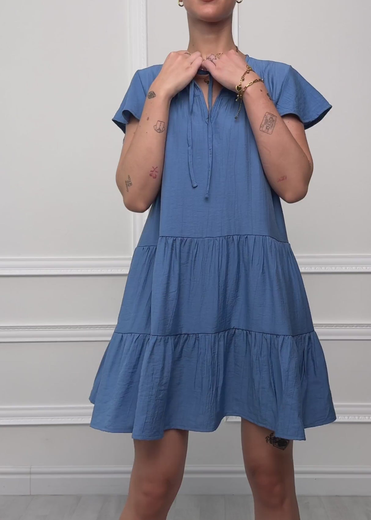 Stufenkleid mit Flügelärmel - blau by SASSYCLASSY